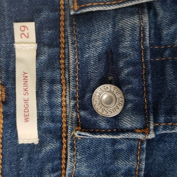 Levi's Wedgie Fit Button Fly Skinny Jeans - Picture 8 of 10